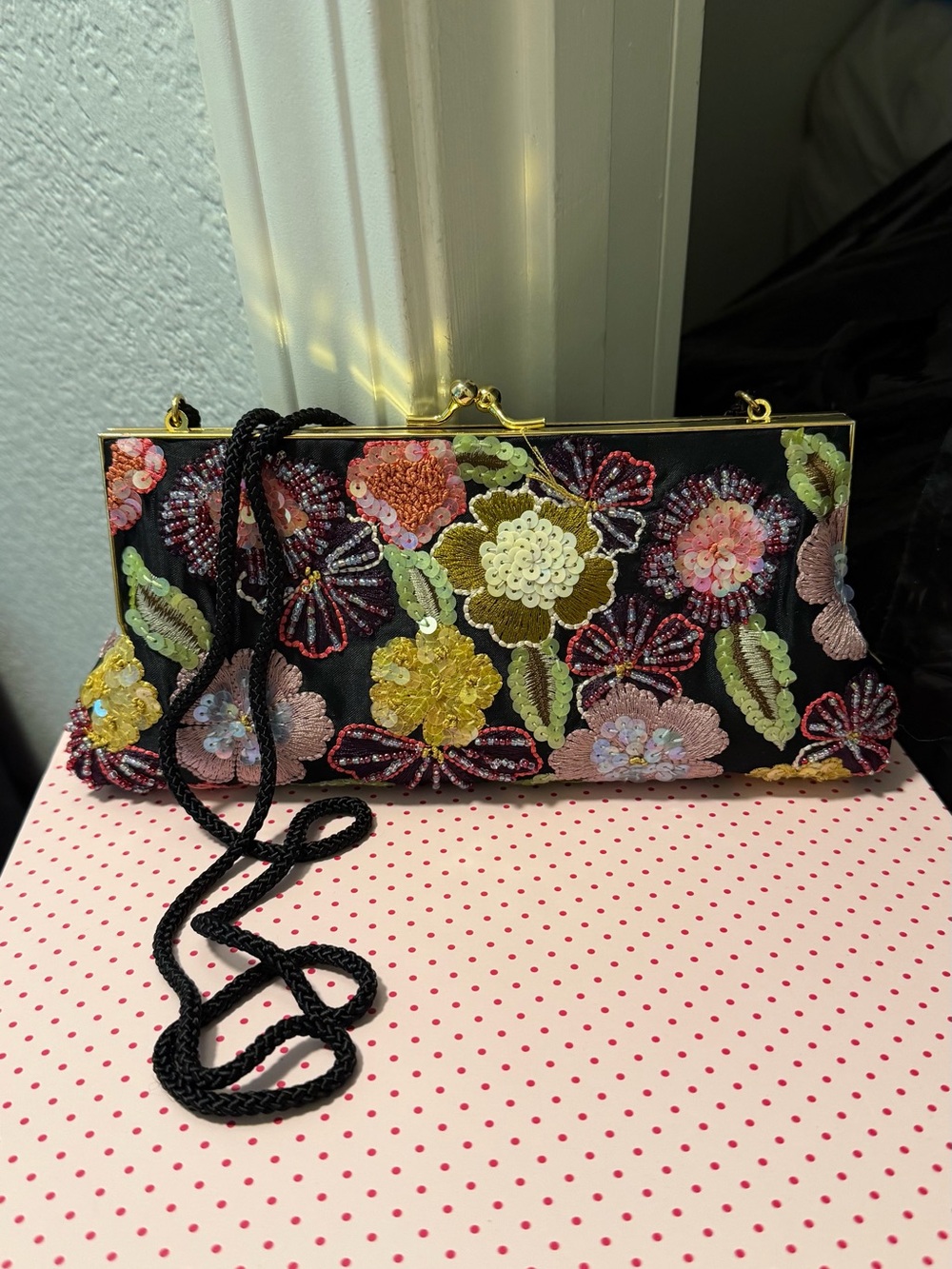 Vintage Valerie Stevens Black Floral
Beaded Clutch